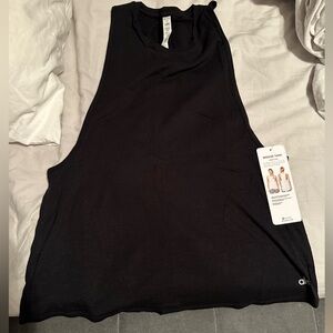 NWT; Alo Yoga Breeze Tank. Medium, black. Never worn. Perfect condition.